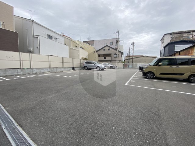 東大阪市稲田新町２丁目の賃貸マンションの駐車場