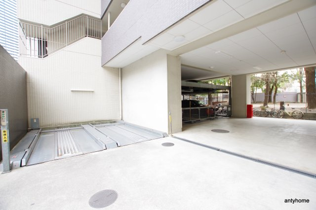 レジュールアッシュ福島　仲介手数料無料の駐車場