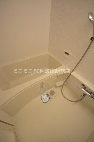アジュールコート福島の浴室