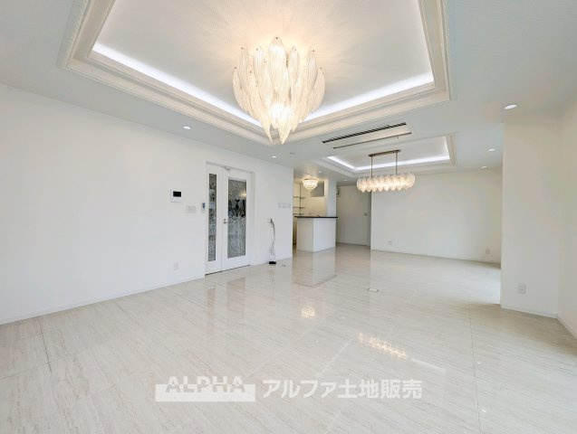 羽村市羽加美１丁目の中古一戸建の居間・リビング