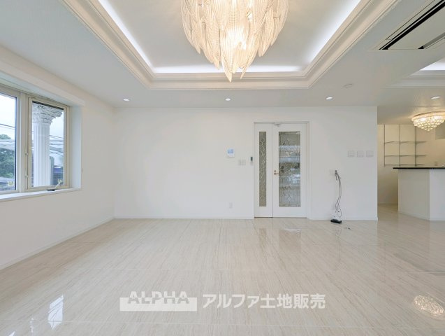 羽村市羽加美１丁目の中古一戸建の居間・リビング