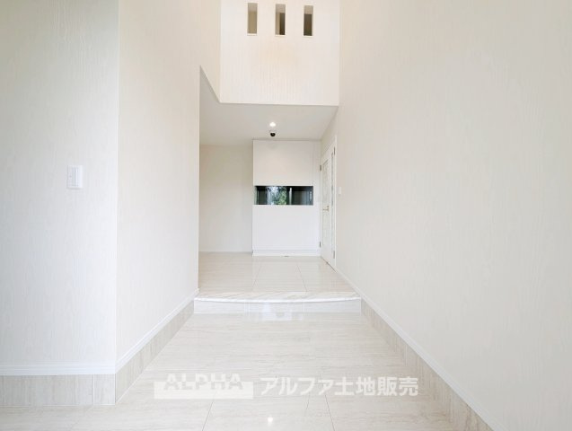 羽村市羽加美１丁目の中古一戸建の玄関