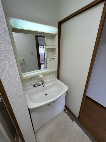 トレビアン華の洗面所|忙しい朝には欠かせない洗面所です