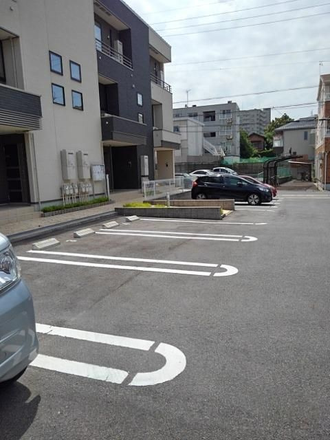 レルム・ダイキの駐車場
