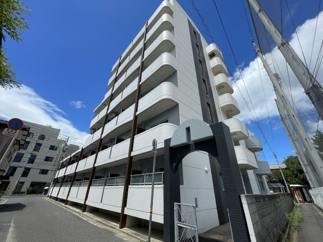 アルファ二番町の外観