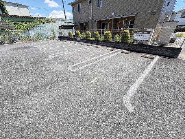 メゾン梨花の駐車場