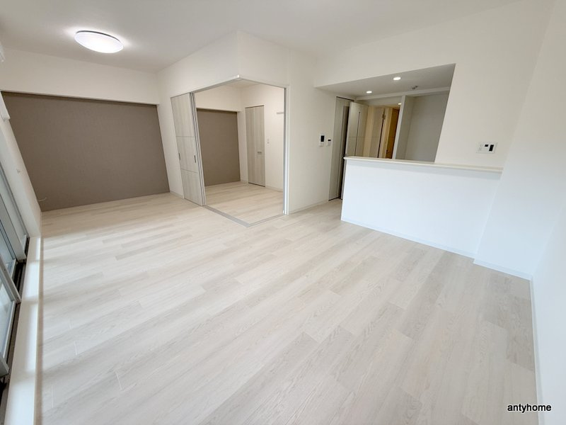 ラ・フェリーチェ今里　仲介手数料無料の居間・リビング