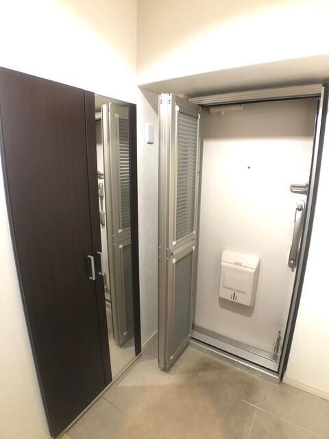 津田沼スカイハイツの玄関