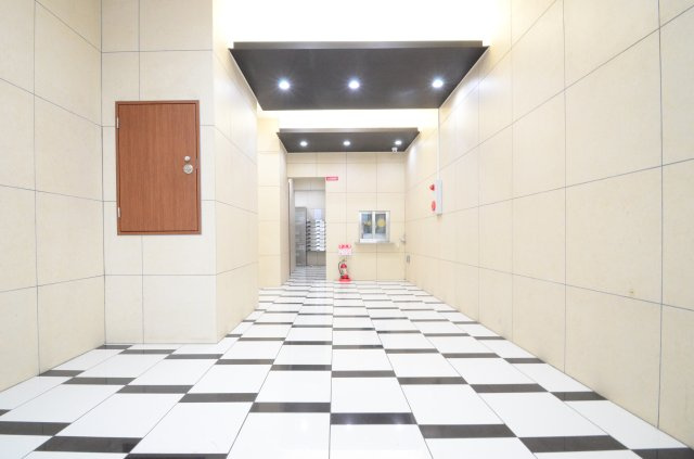リアライズ花園町駅前のロビー|建物の内部です