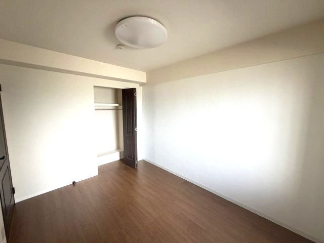 ファミール八王子並木町の洋室