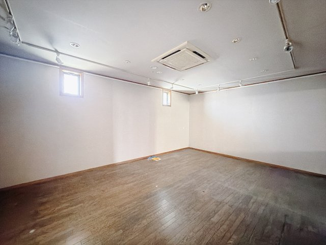【中古戸建】高崎市剣崎町の洋室|■洋室｜お子様の成長に伴い、子ども部屋という空間は寝る場所、勉強する場所、遊ぶ場所だけでなく子どもたちが将来自立していく為の重要な役割を果たします。