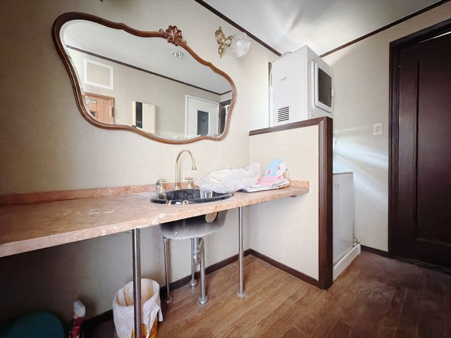 【中古戸建】高崎市剣崎町の独立洗面台|■洗面室｜ゆとりのある洗面脱衣室ではお子様と並んで歯磨きもできるので一緒に成長を楽しめます♪ひろびろとした洗面室で、朝の準備も楽しくなります☆.*