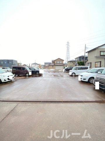 プルーリオン　F棟の駐車場