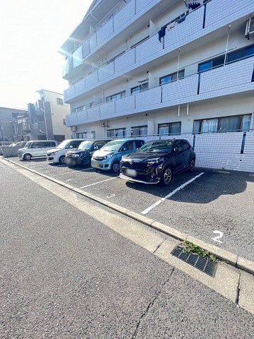 ウエストサイド武庫川の駐車場