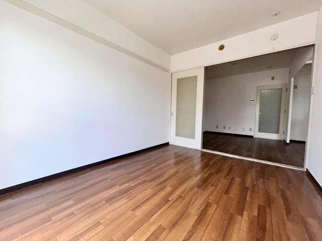 あきる野市秋川４丁目の賃貸マンションの居間・リビング