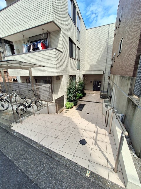 アヴニール仙台坂のエントランス|広々したエントランス