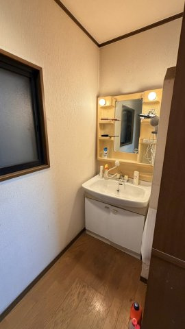 鶴見区放出東３丁目中古戸建の独立洗面台