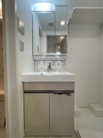 ワールドアイ難波南PORTAの独立洗面台|ワールドアイ難波南PORTA　洗面所