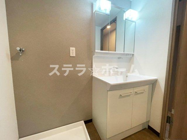 千里中央パークヒルズB棟の独立洗面台|独立洗面台、小物を置くことができて便利です