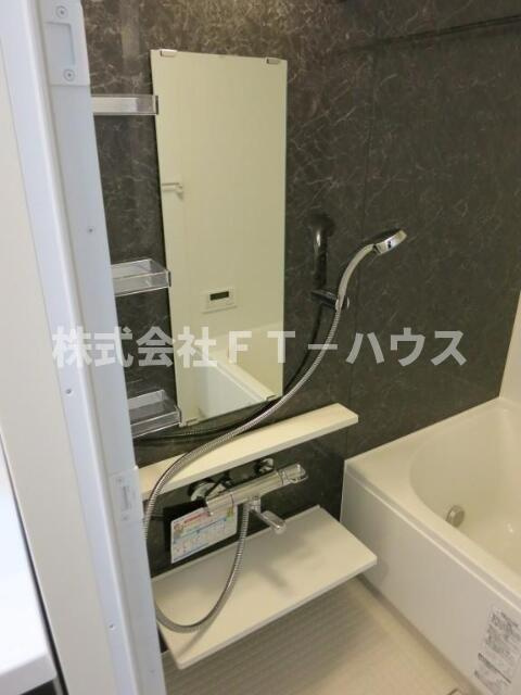 クレシェンテ梅月の浴室