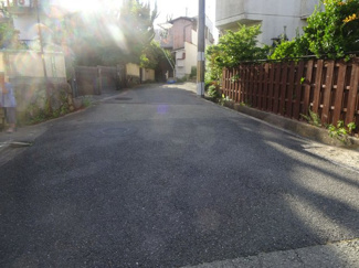【前面道路含む現地写真】 | 川西市花屋敷1丁目8の1　建築条件無土地