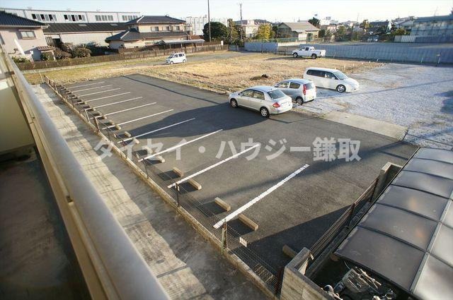 メゾン・ピエール・プルミエの駐車場|駐車場も広めになってます。