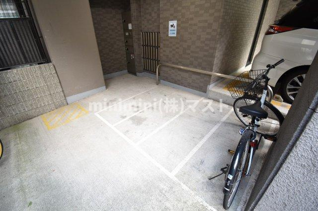 クレイドル上町Ⅱの駐車場