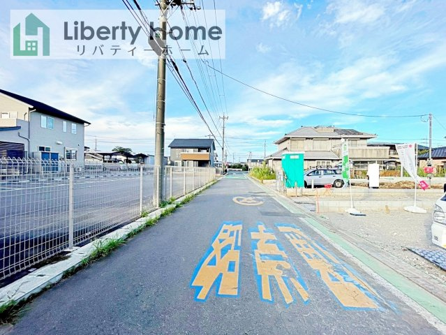 稲敷郡阿見町阿見第7　新築戸建　2号棟の前面道路含む現地写真