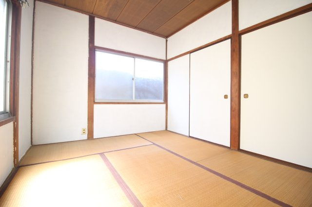 是利アパートの和室