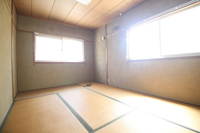 是利アパートの和室