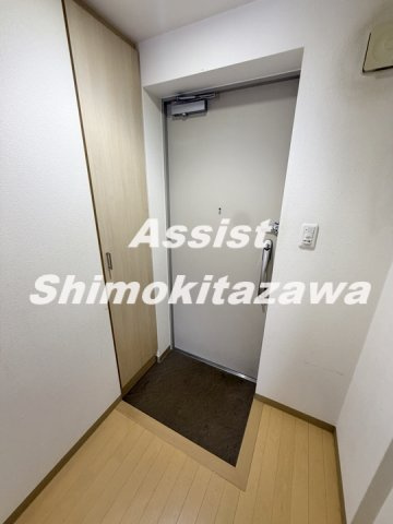 アドラステア の玄関