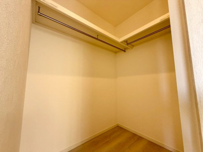 【収納】 | 毛穴町　中古一戸建 | 【ウォークインクローゼット３か所ありますよ】収納スペース充実してますよ！綺麗な室内が保てますね！家族の思い出も大切にしまっておけますね！