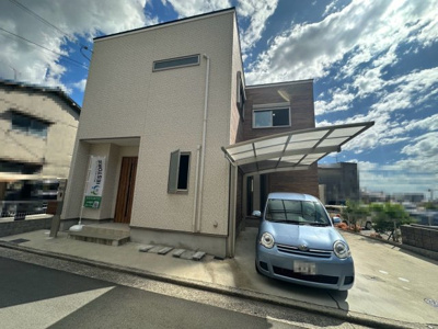 【外観】 | 毛穴町　中古一戸建 | 現地見学当日から承っております♪現地周辺の環境や、駅までの道のりなど周辺環境も合わせてご確認いただき、ぜひご検討ください！