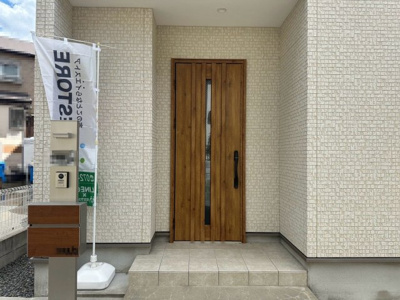 【エントランス】 | 毛穴町　中古一戸建 | お客様が安心して物件探しが出来るよう心がけております！お気軽にお問い合わせください！！