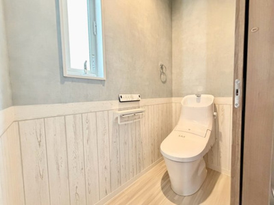 【トイレ】 | 毛穴町　中古一戸建 | トイレ１階と２階の２ヶ所あります！忙しい朝や家族の多いご家庭も安心ですね！