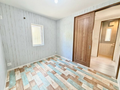 【洋室】 | 毛穴町　中古一戸建 | 【お急ぎの方に嬉しい即入居可能】空家につきいつでも内覧可能ですので、お気軽にお問い合わせ下さいませ！