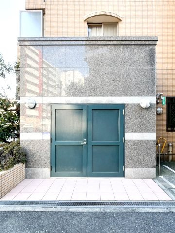 メゾン西梅田のエントランス|ゴミ置き場