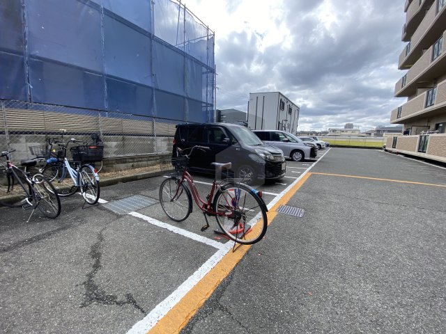 鴻池クレストの駐車場