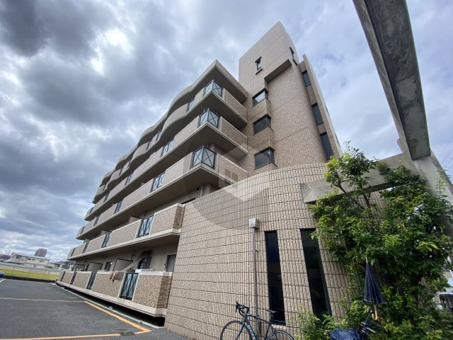 鴻池クレストの外観