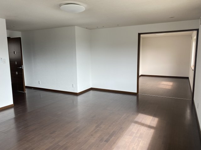 網走市潮見5丁目124番52中古住宅の洋室