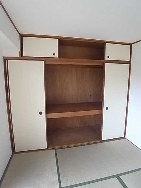 平井マンションの収納