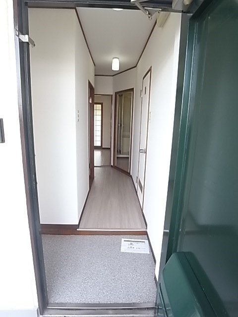 平井マンションの玄関