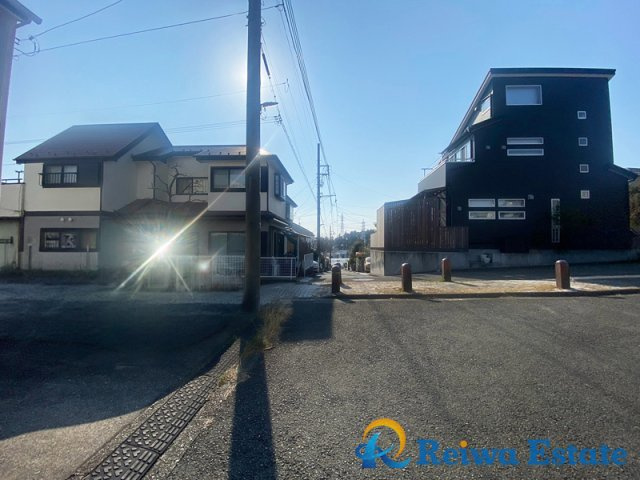 中古戸建　藤沢市大庭の前面道路含む現地写真