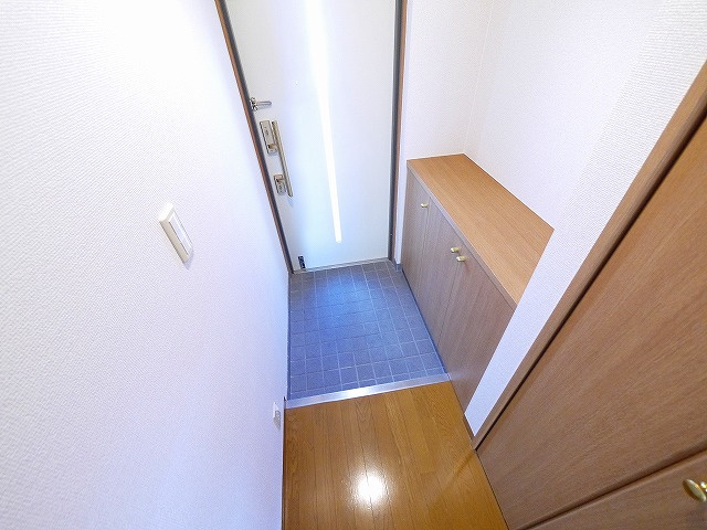 アイリスハイツ7号館の玄関
