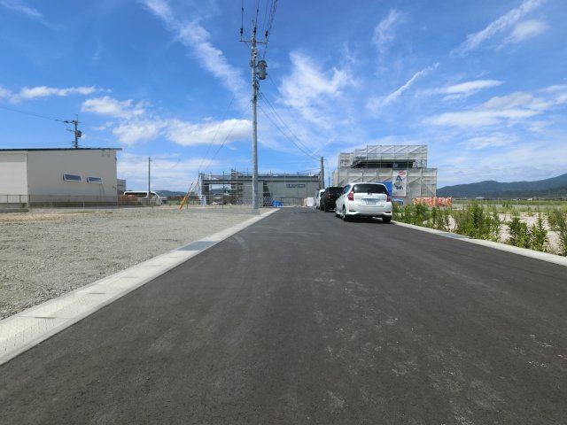 小城市三日月町三ヶ島1期　9号棟の前面道路含む現地写真|前面道路含む現地写真です