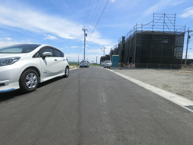 小城市三日月町三ヶ島1期　9号棟の前面道路含む現地写真|前面道路含む現地写真です