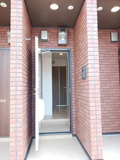 サイカス桟橋通の玄関|玄関