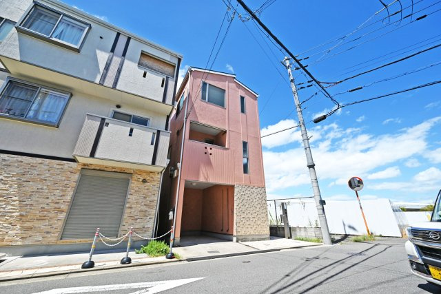 摂津市鳥飼西4丁目中古一戸建て│4LDK+駐車2台可の外観|ご不明な税金・諸費用についても丁寧にサポートいたします。現地見学で、住まいのイメージやご希望をぜひお聞かせください。