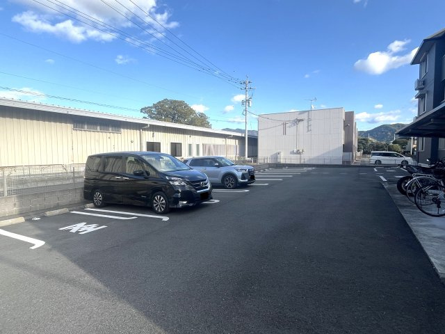 モアボヌールの駐車場