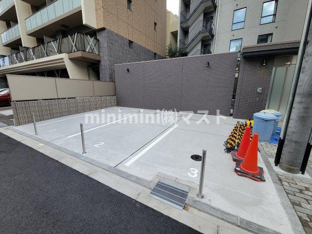 Dimora難波の駐車場